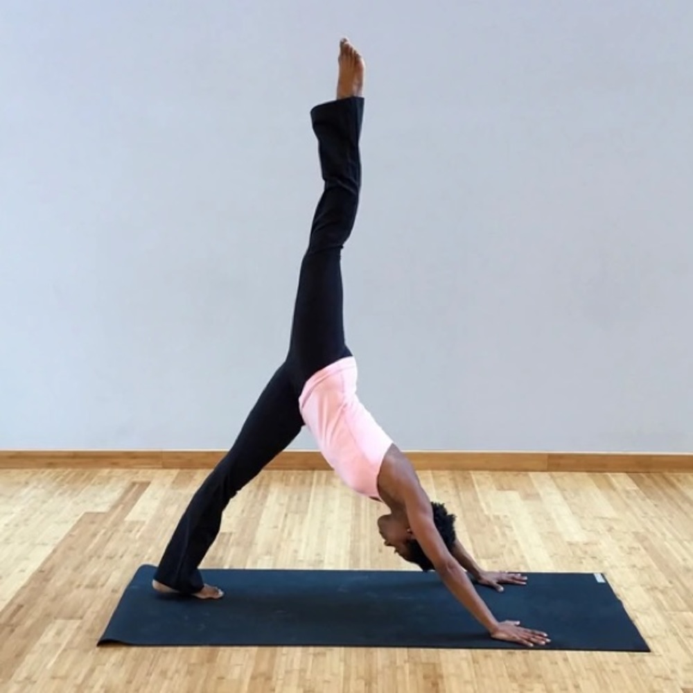 🧘‍♀️Yoga American Fitness Couture Leggings - Picture 2 of 6
